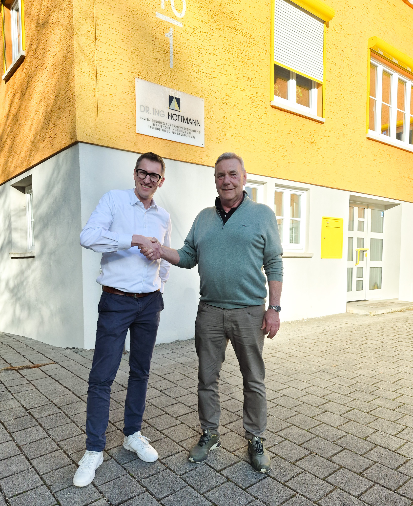 Dr.-Ing. Lars Rölle und Dr. Hottmann – Übergabe
